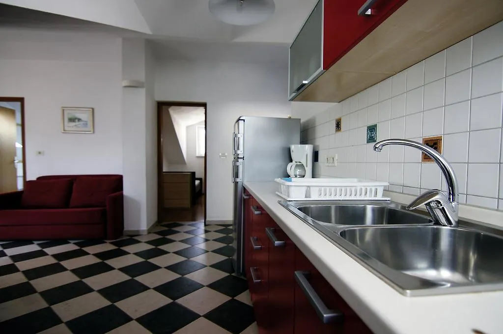 Apartments Ida Cres